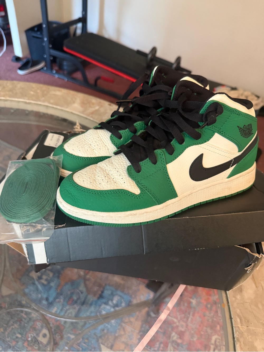 Air Jordan 1 MID SE (grade school)